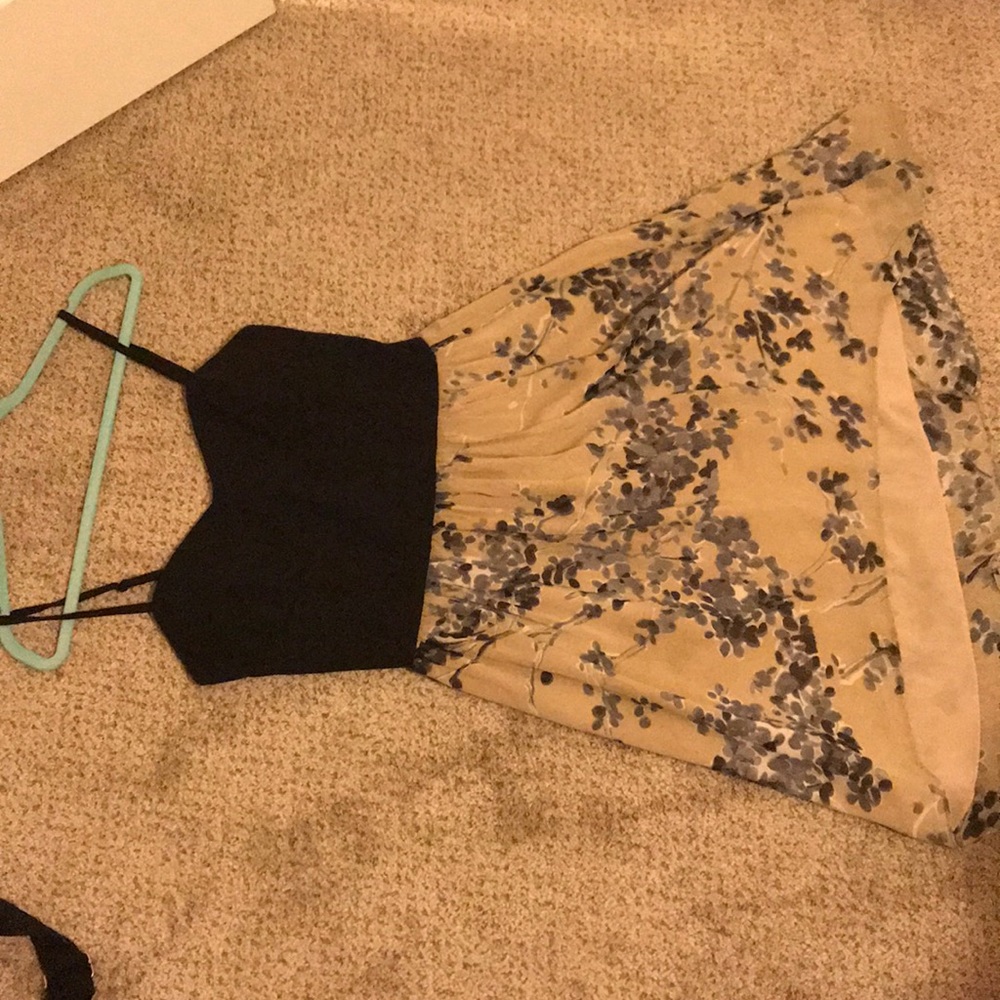 Summer/ Spring Dress - Picture 2 of 4